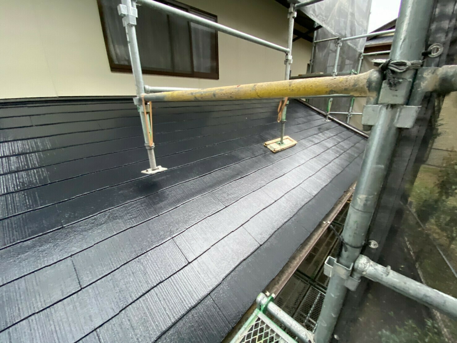 カラーベスト葺き屋根の塗替え
